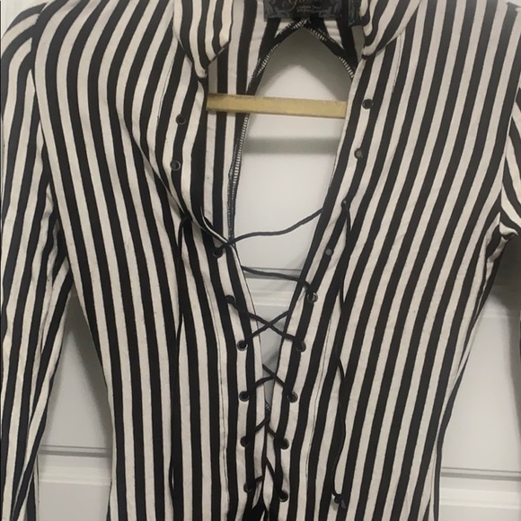 Guess top♦️SOLD♦️SOLD♦️ - Picture 3 of 8